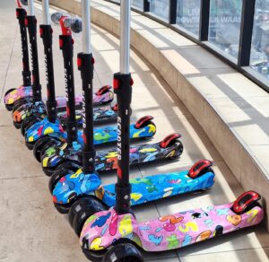 Kids 3-Wheel Scooter with Light